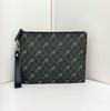 [Pre-Owned] Tiger Print Logo Zip Clutch - Excellent #P83IFV