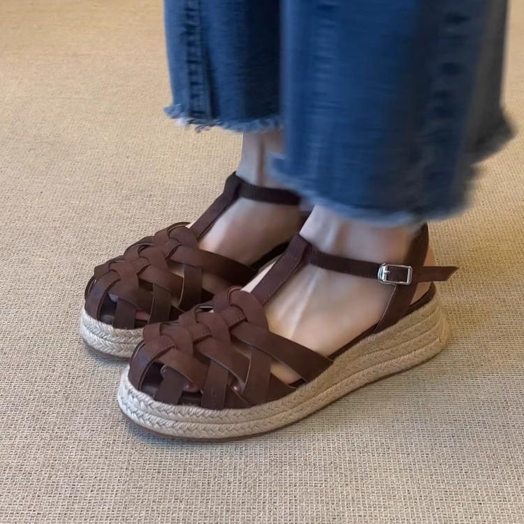 5Cm simple retro style woven hollow T-buckle with casual straw woven thick-soled wedge heel bag head sandals Roman shoes