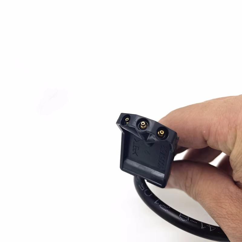 For NISSAN 2008-2012 ALTIMA  Front Windshield Spray Nozzle  Wiper Spray Nozzle  Auto Parts