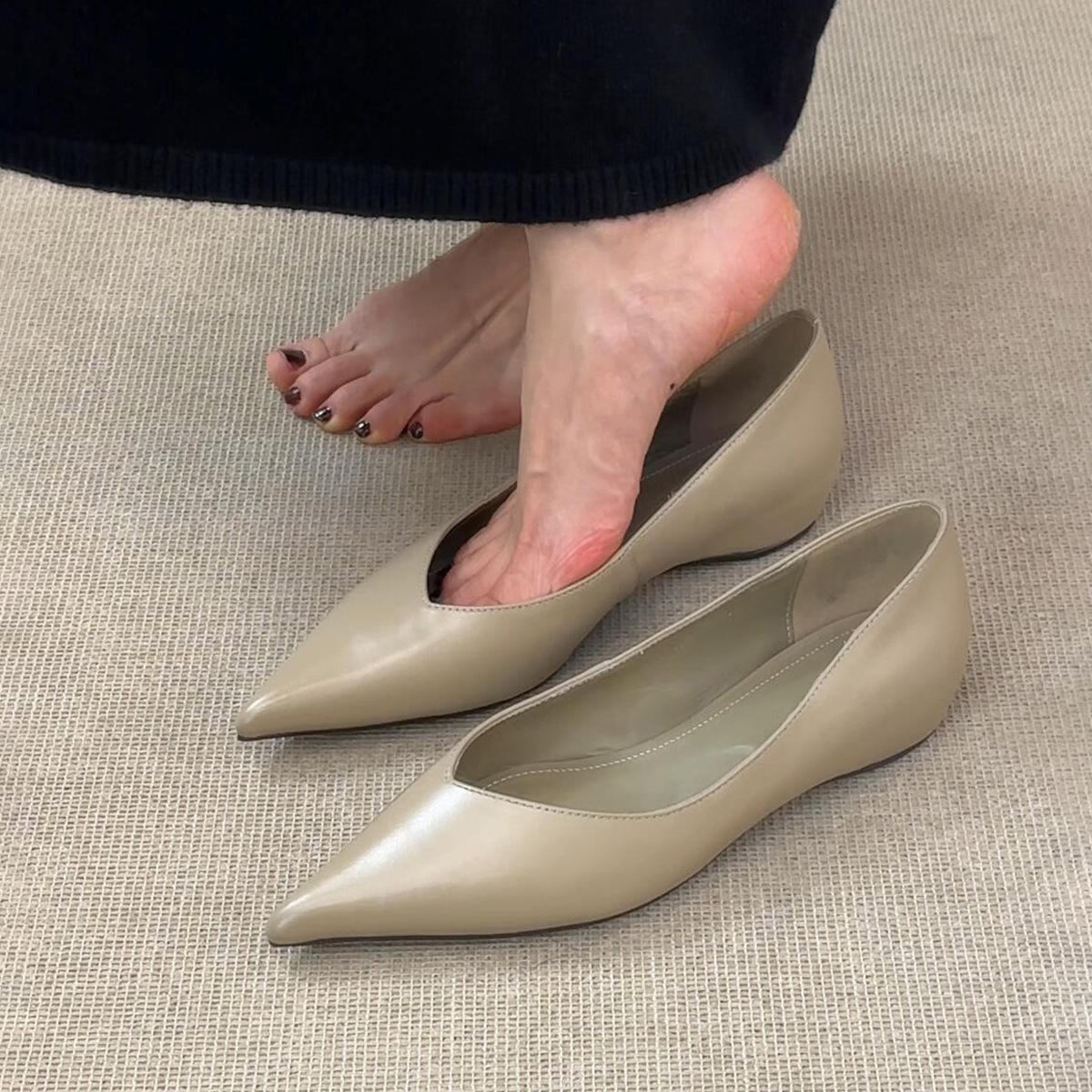 

French minimalist flat shoes women s pedal temperament pointed single shoes commuting light mouth women s shoes milk tea color black 35