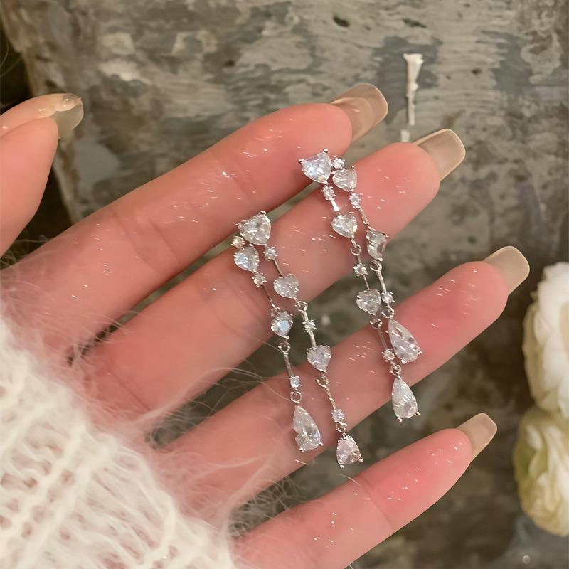 Korean Popular Light Luxury Niche Love Fringed Earrings, Earrings, Versatile Temperament, Super Flash Zircon Love Stud Earrings, Earrings.