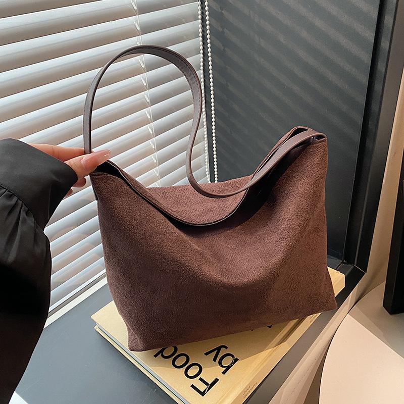 Lazy wind large capacity commuter bag Korean niche suede matte retro bucket bag versatile shoulder messenger bag women