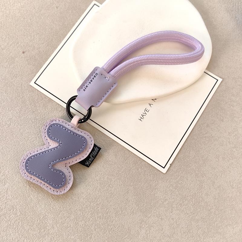 Exquisite Leather Keychain: 26 English Letters - Simple Couple Style Bag Charm, Ideal Small Gift