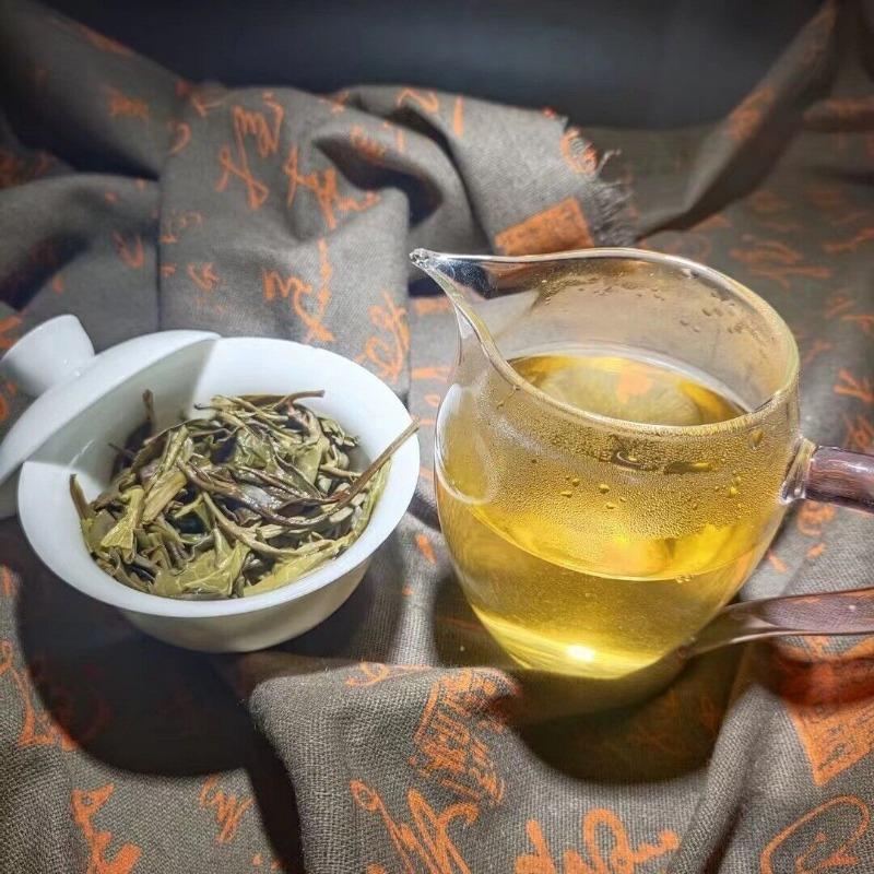 Yunnan Pu'er Banzhang Mother Tree First Spring Pu'er Raw Tea 357g Cake Tea