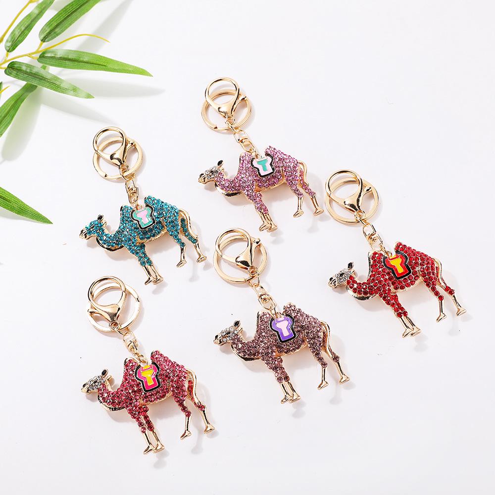 Strasskamel Nyckelring: Kreativt djurpendant för män och kvinnor