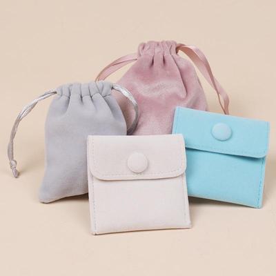 Creación de joyas – Estuches y exhibidores para joyería