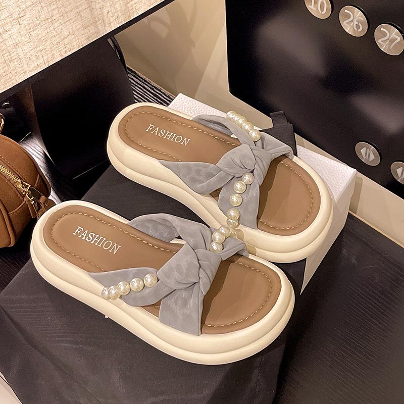 Pärltofflor med tjock sula dam sommar 2025 ny mångsidig fe-stil med kjol lata enpedalssandaler