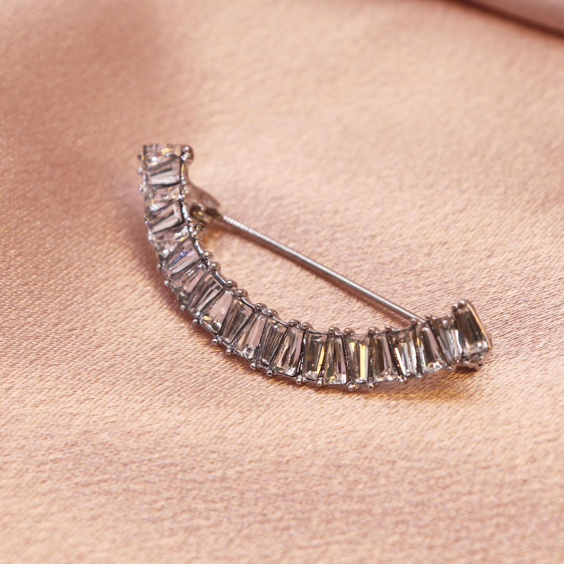 

Маленькая булавка в виде улыбки, симпатичное смайликовое лицо, антибликовая пряжка, дизайн, маленькая брошь для женщин, украшение на шею, фиксированная маленькая булавка для женщин серебряный