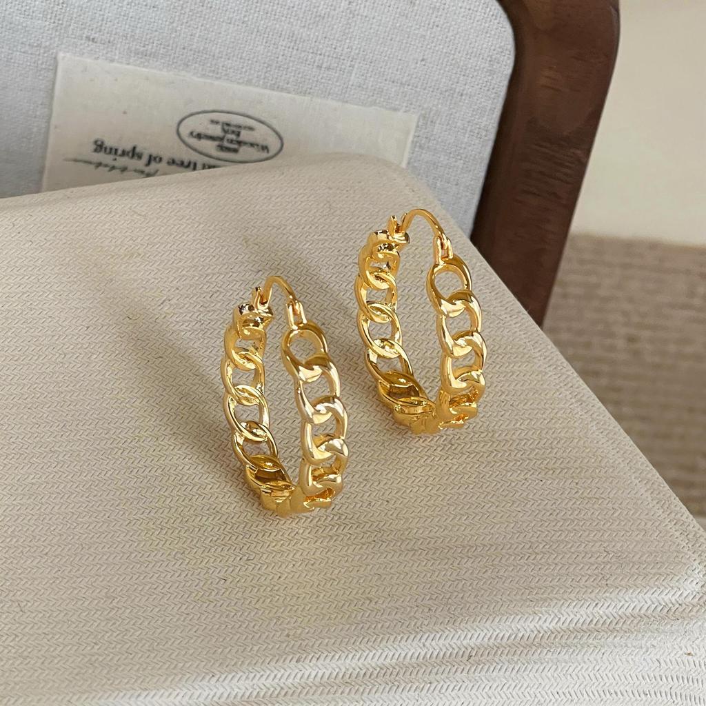 2025 Luxus Gold Diamant Creolen: Zhao Lusi Stil