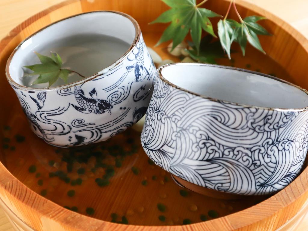 Awasaka Matcha Bowl, Wave and Carp Design, Approx. 11.5cm Diameter X 8cm Height, 580ml Capacity, Microwave and Dishwasher Safe, Made In Japan,