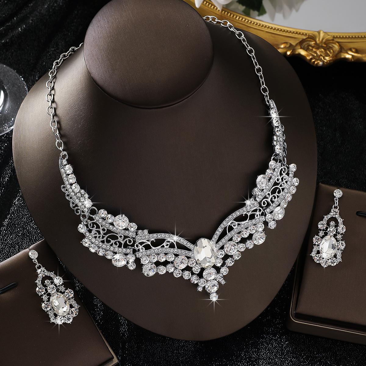 

New Chinese style retro alloy necklace earring set with sparkling crystal design, high-end clavicle chain for women