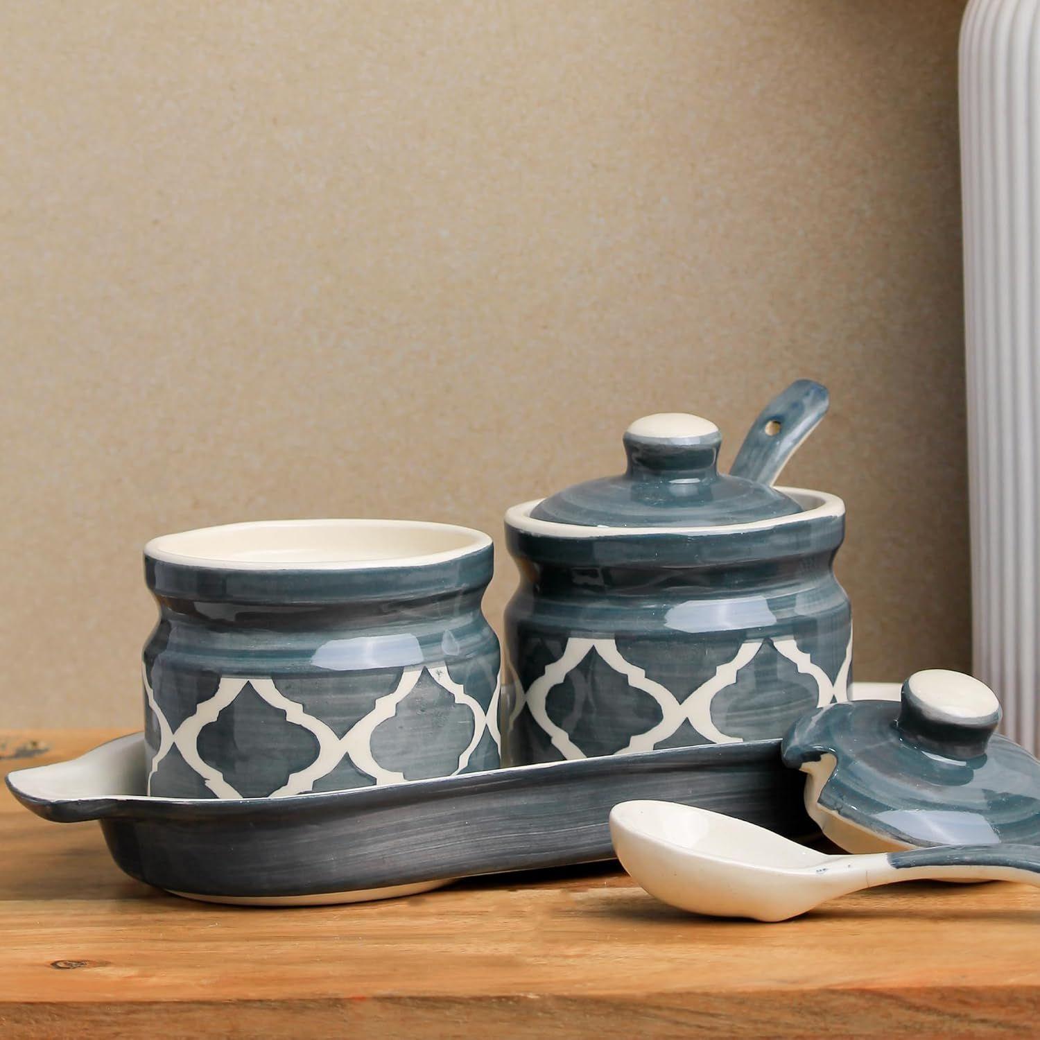 

Серый марокканский керамический контейнер для солений с подносом и ложкой | Банка с крышкой | Керамический контейнер для солений, специй и соусов | Банки с крышкой, по 250 мл каждая