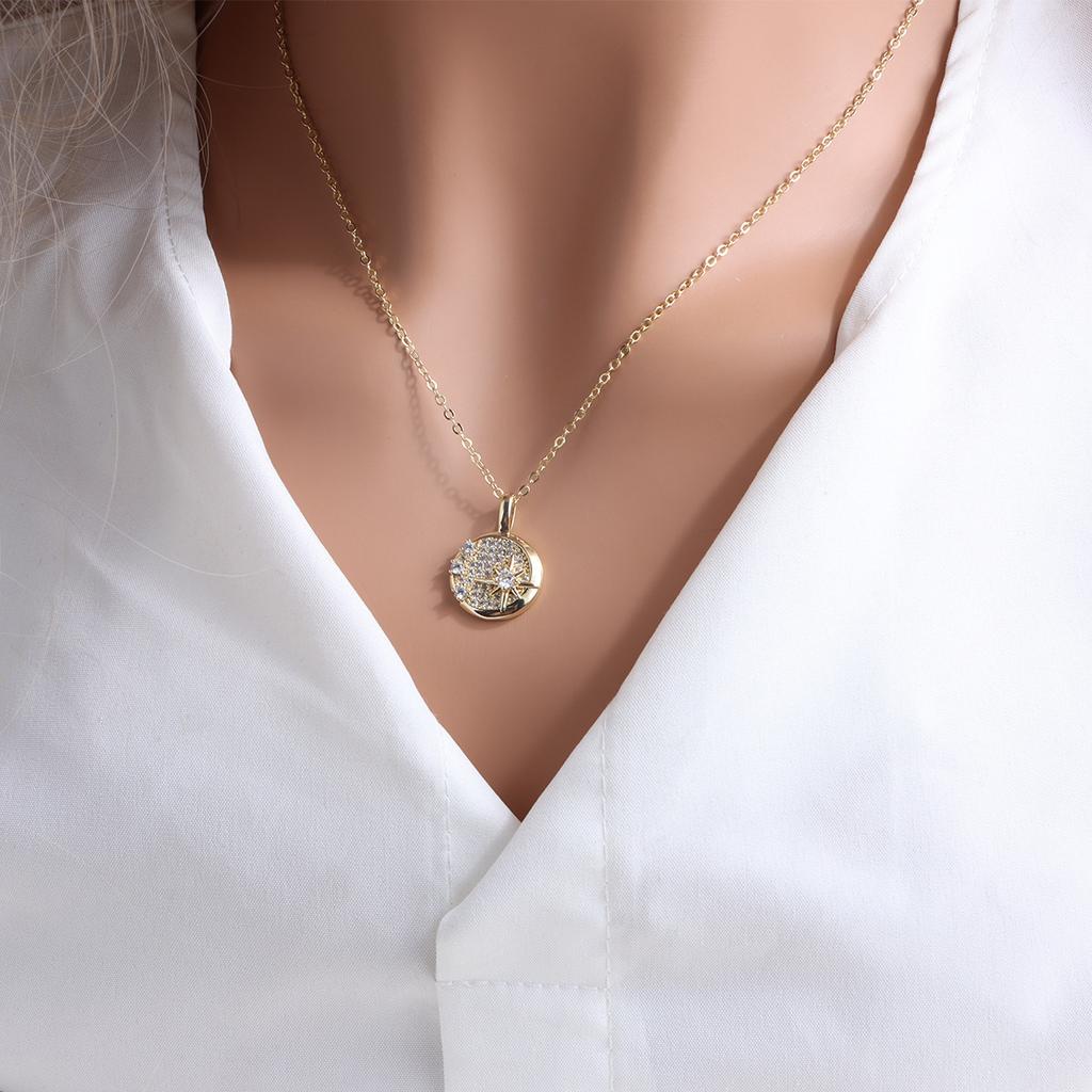 Japanese and Korean wind, star and moon diamond pendant, clavicle chain, light luxury, full diamond disc clavicle chain, personalized design necklace.