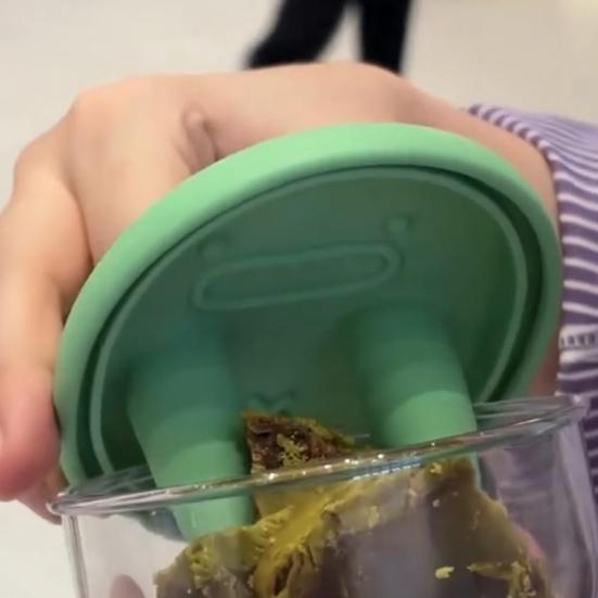 No-Mess Snack Box Transparent Sealed Box with Silicone Lid Reusable Cookies Storage Container Prevent Fingers from Getting Dirty for Picnic Camping