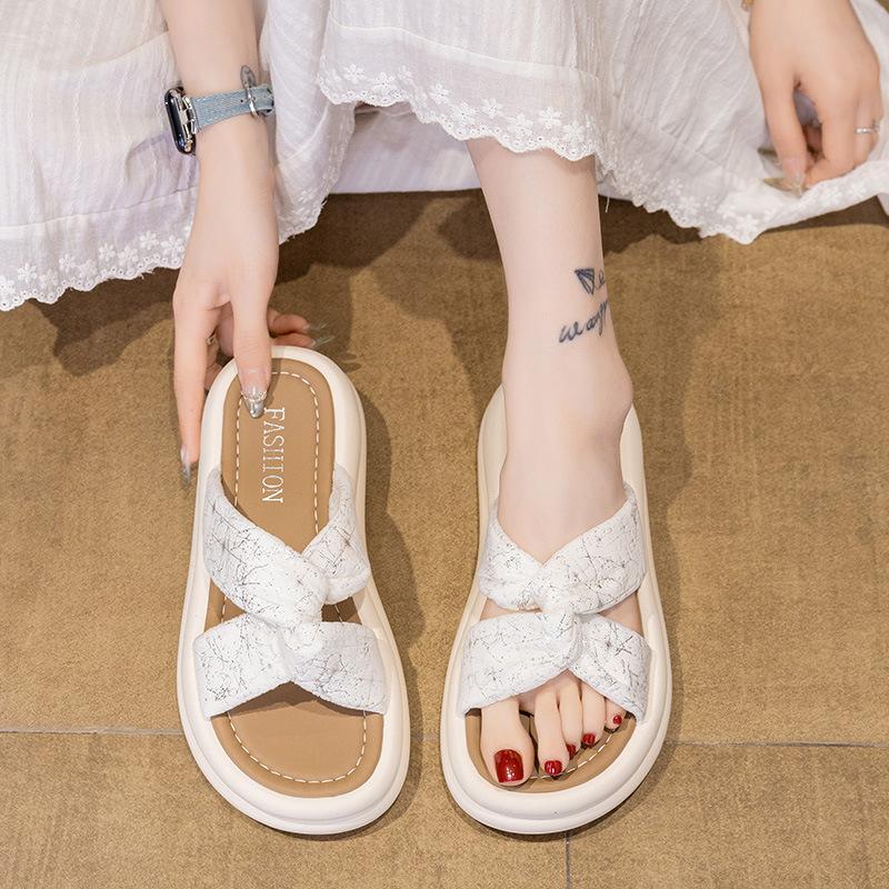 Stepping on shit feeling thick-bottomed cool slippers women's outer wear summer 2025 new Chinese style with skirt one-word drag pregnant women sandals