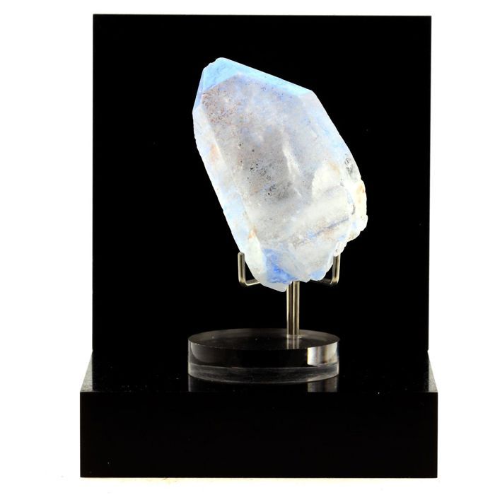 Pierres et Minéraux. Quartz + Dumortierite. 284.5 ct. Vaca Morta quarry, Bahia, Brésil.