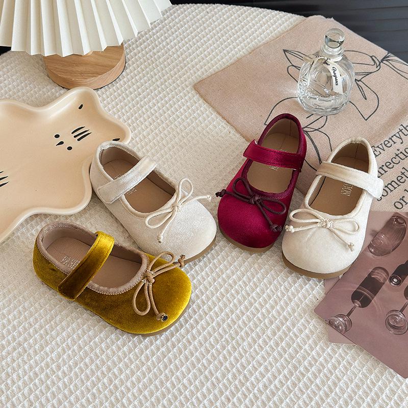2026 Spring/Autumn Korean-Style Velvet Princess Shoes for Girls - Bow-Accent Leather Slip-Ons with Magic Strap