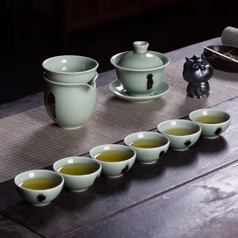 Yihu De Dancai 10-Piece Pottery Tea Set