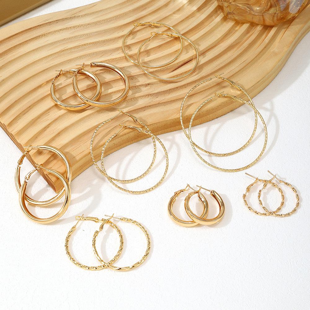 Hot-selling gold ear buckles, stacked wearing large round earrings, beating pattern twist popular popular circle earrings 1-piece set