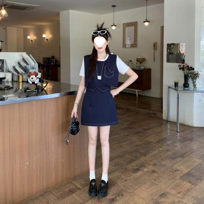 

Chic Summer 2026 Women s Age-Defying Two-Piece Set: Stylish Fake Layered T-Shirt and Skirt Combo M