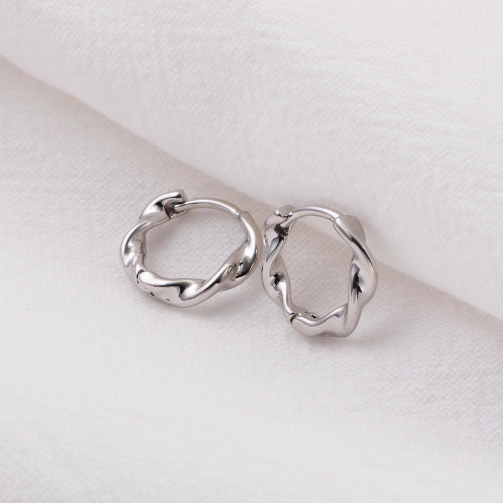 

Новейший популярный стиль из стерлингового серебра 925 пробы — модный и простой, с серьгами-кольцами без вставок, которые подходят для женщин