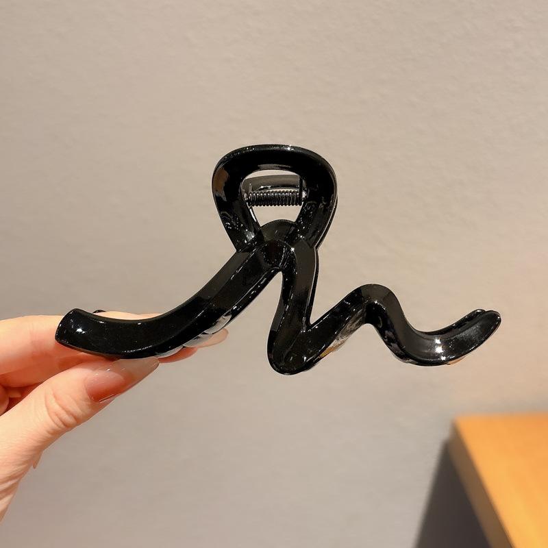 Fashion Elegant Plush Grab Clip Women's Large Hair High-end Sense Clip Hairpin Autumn and Winter Back Head Shark Clip Hairpin Headwear