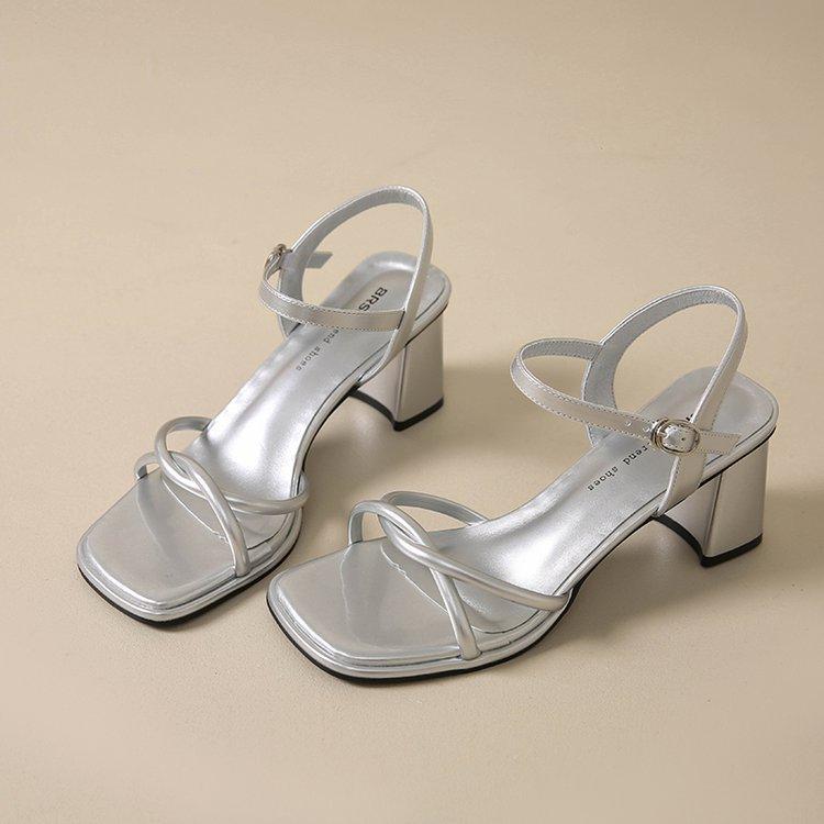 

Гигантская красота~ темперамент сандалии с пряжкой на одно слово женские 2025 лето новые французский стиль с юбкой не устают, сандалии на среднем каблуке женские 40 серебряный