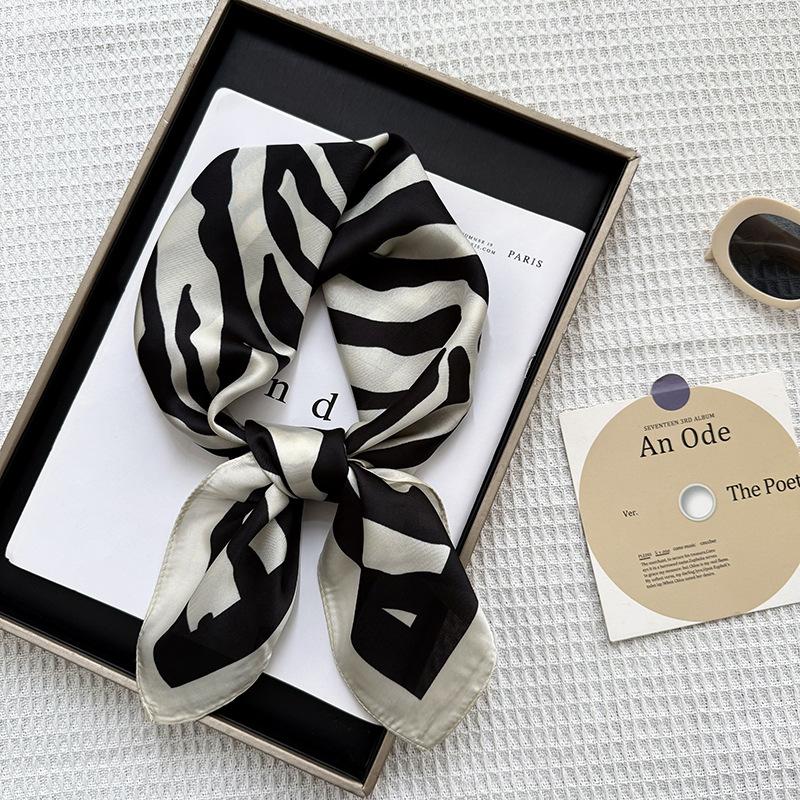 70 square scarves, new silk scarves, fashionable and versatile bags, tied hair scarves, headbands, neck protectors, scarves, shawls.