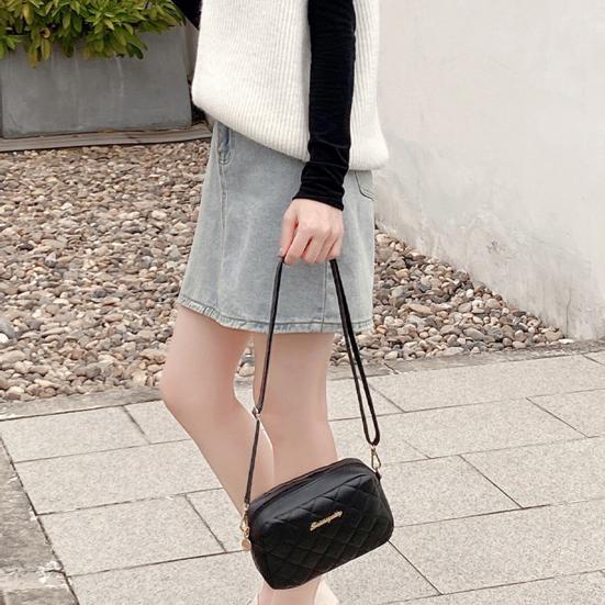 Attraktive Umhängetasche aus verschleißfestem Kunstleder mit großem Fassungsvermögen