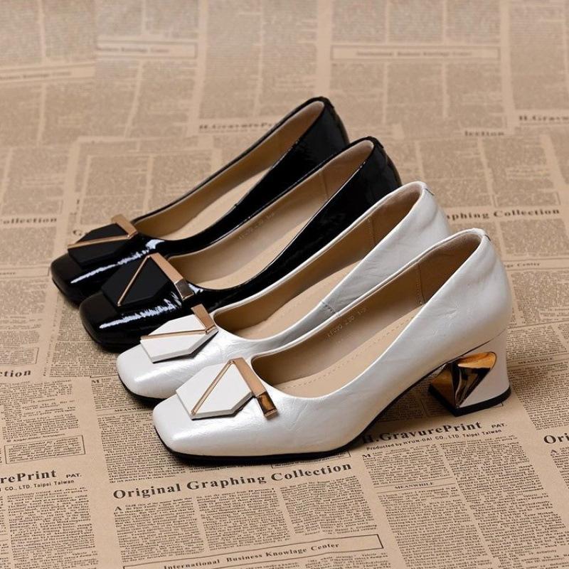 Dameneinzelchuhe 2025 Frühling und Herbst Französische eckige Spitze Leichter Ausschnitt Dicker Absatz Hohe Absätze Sieben-Zeichen-Schnalle Temperament Einschlupf Arbeit Leder