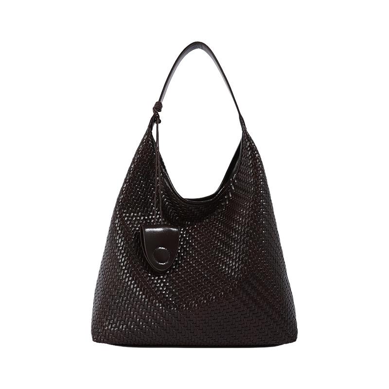Summer new versatile fashion exquisite niche design sense commuter shoulder armpit tote bag