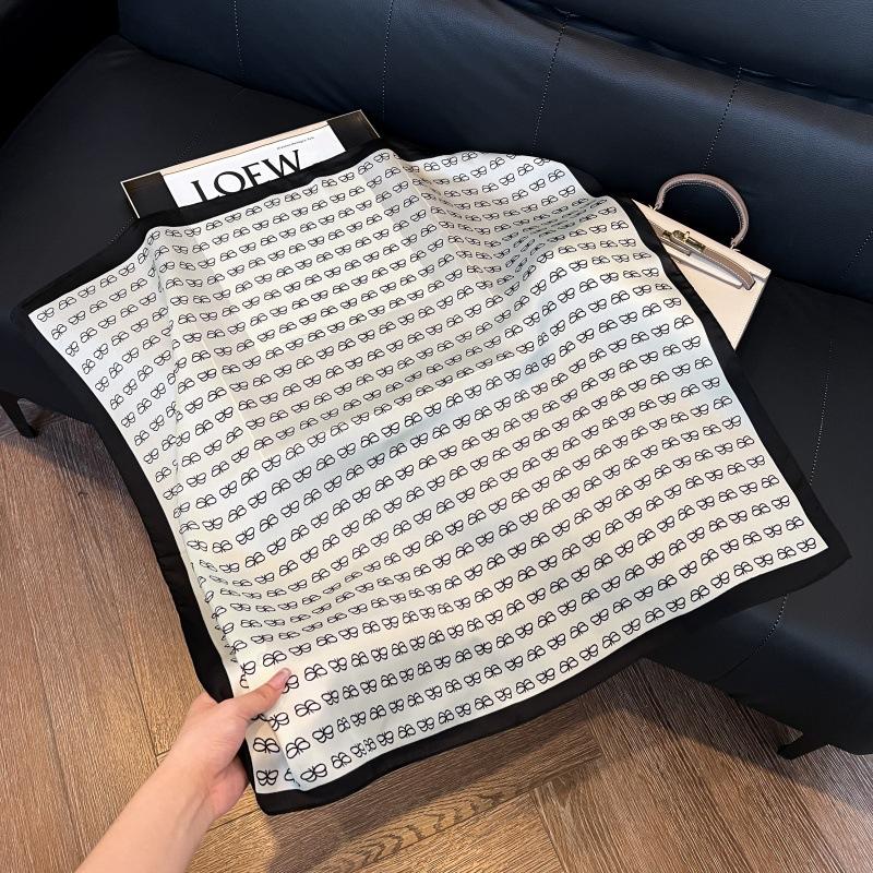 New silk scarf women's fashion versatile high-end small square scarf Korean version neck protection scarf spring and autumn retro scarf binding bag