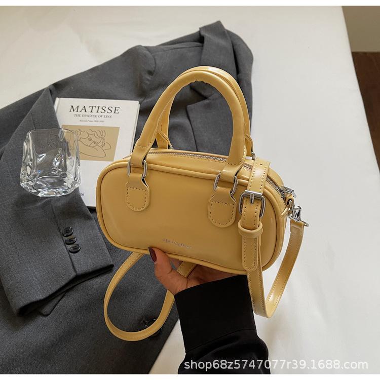 Niche design small bag women's 2025 new versatile shoulder bag fashion underarm bag portable Boston bag