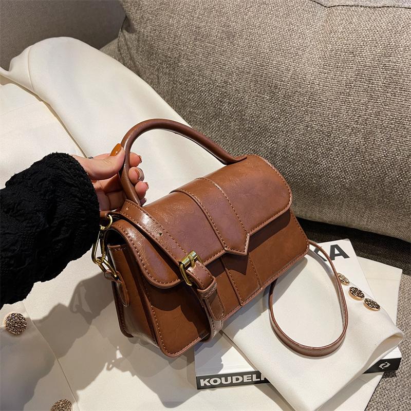 Retro Female Crossbody Bag  Trendy Bag  Monochromatic  Casual and Simple  New