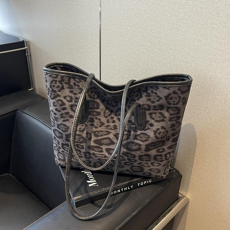 

Велика сумка жіноча сумка 2024 осінь зима новинка великої місткості сумка на плече сумка леопардовий преміум під пахви