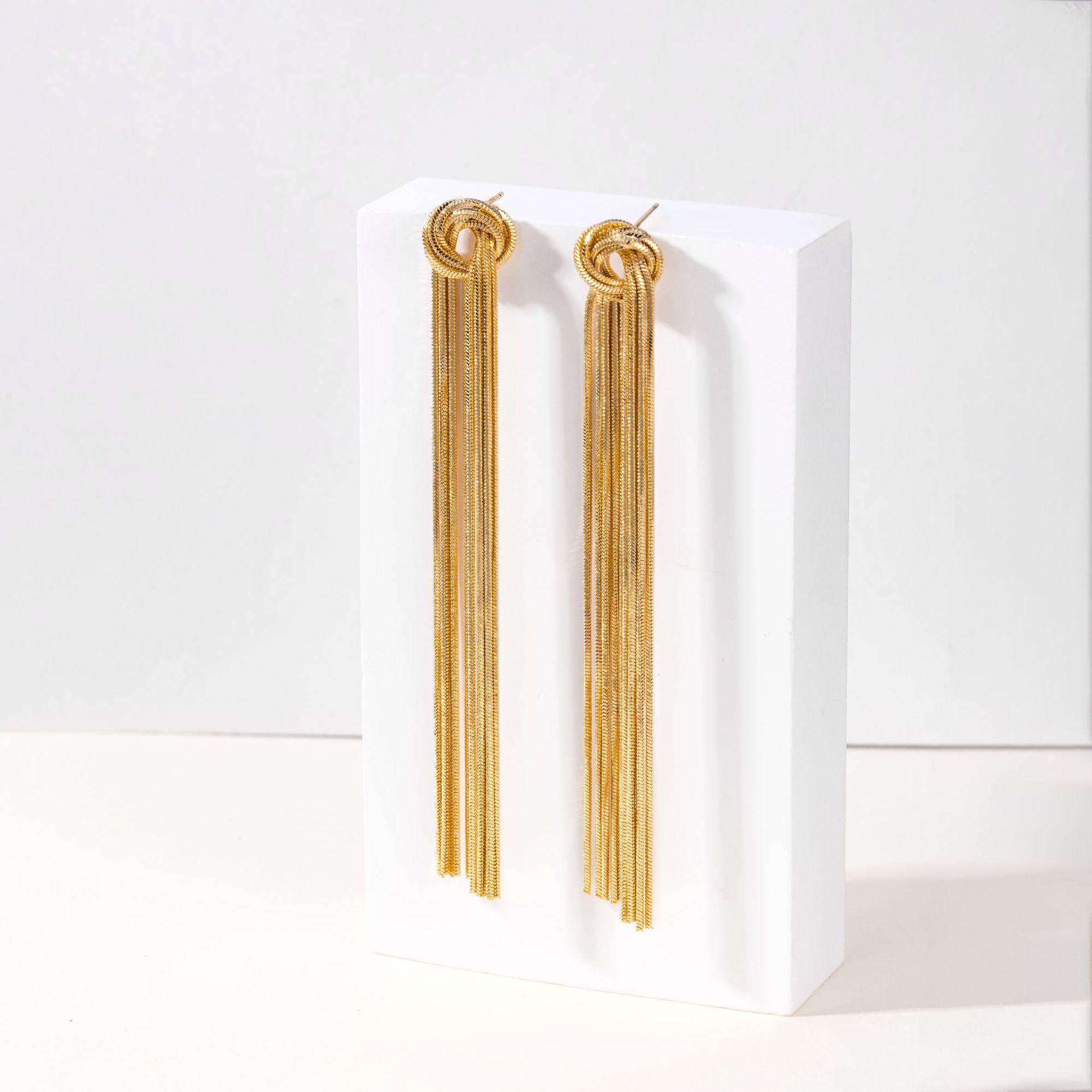 

Серьги-кисточки в европейском и американском стиле с покрытием из 18-каратного золота — элегантный банкетный стиль