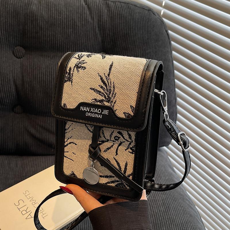 

Высококлассная нишевая сумка женская 2025 новая трендовая корейская версия модная сумка-мессенджер женская ins французская универсальная сумка на плечо белый