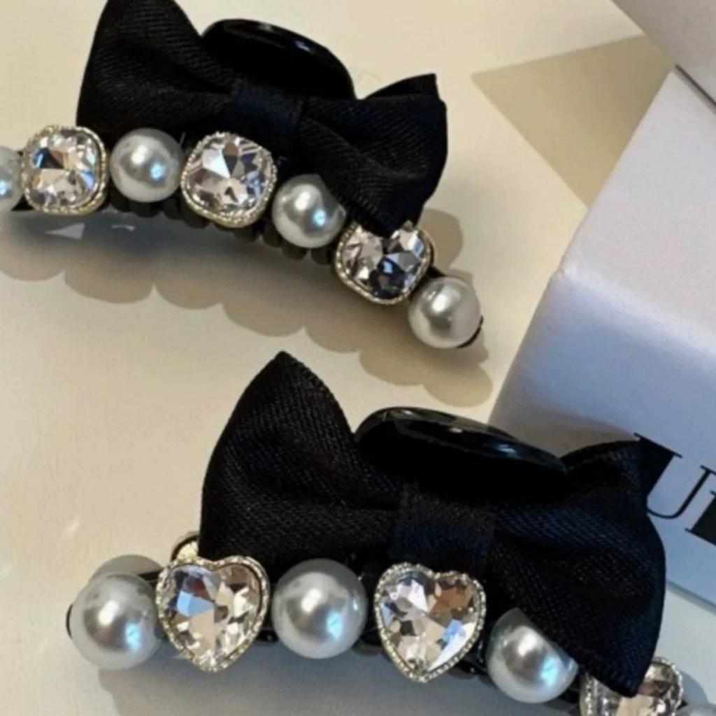 1 Stück Retro, Haute Couture, Elegant, Perle, Schleife, Mittelgroß, Haiklammer, Temperamentvoll, Süß, Glänzend, Strass, Kleiner Duft, Griff