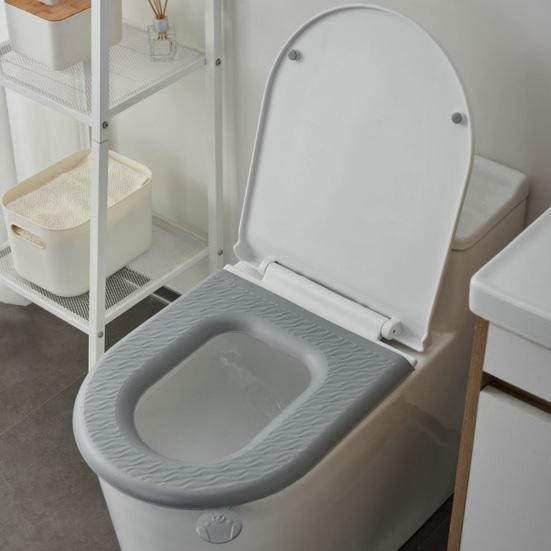 Coussin de Siège de Toilette Surface Douce au Toucher EVA Imperméable Tapis de Toilette Portable Lavable Conception avec Poignée Coussin de Siège de Toilette Hygiénique