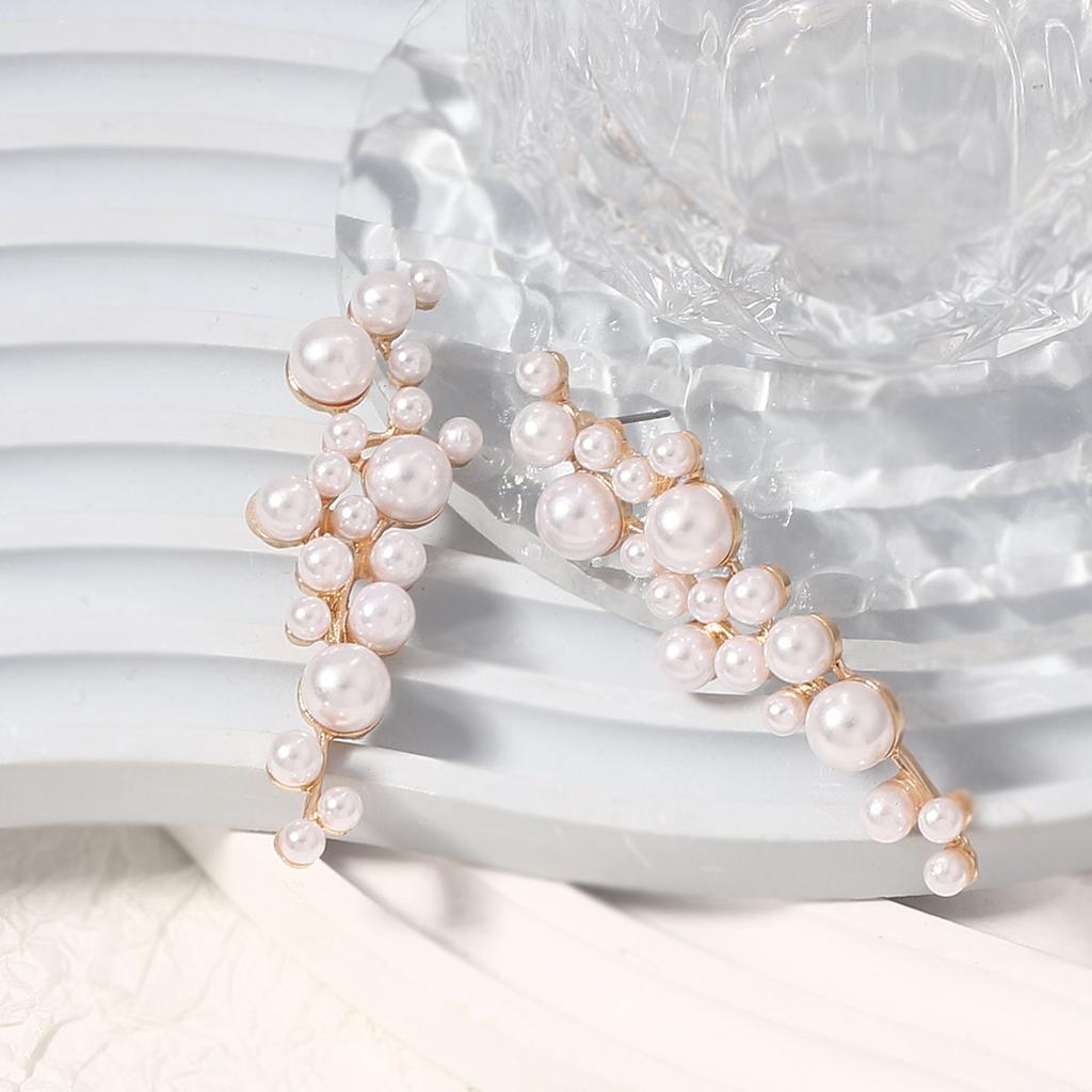 Creative fashion Baroque retro imitation pearl temperament versatile long stud earrings, French lady gentle style