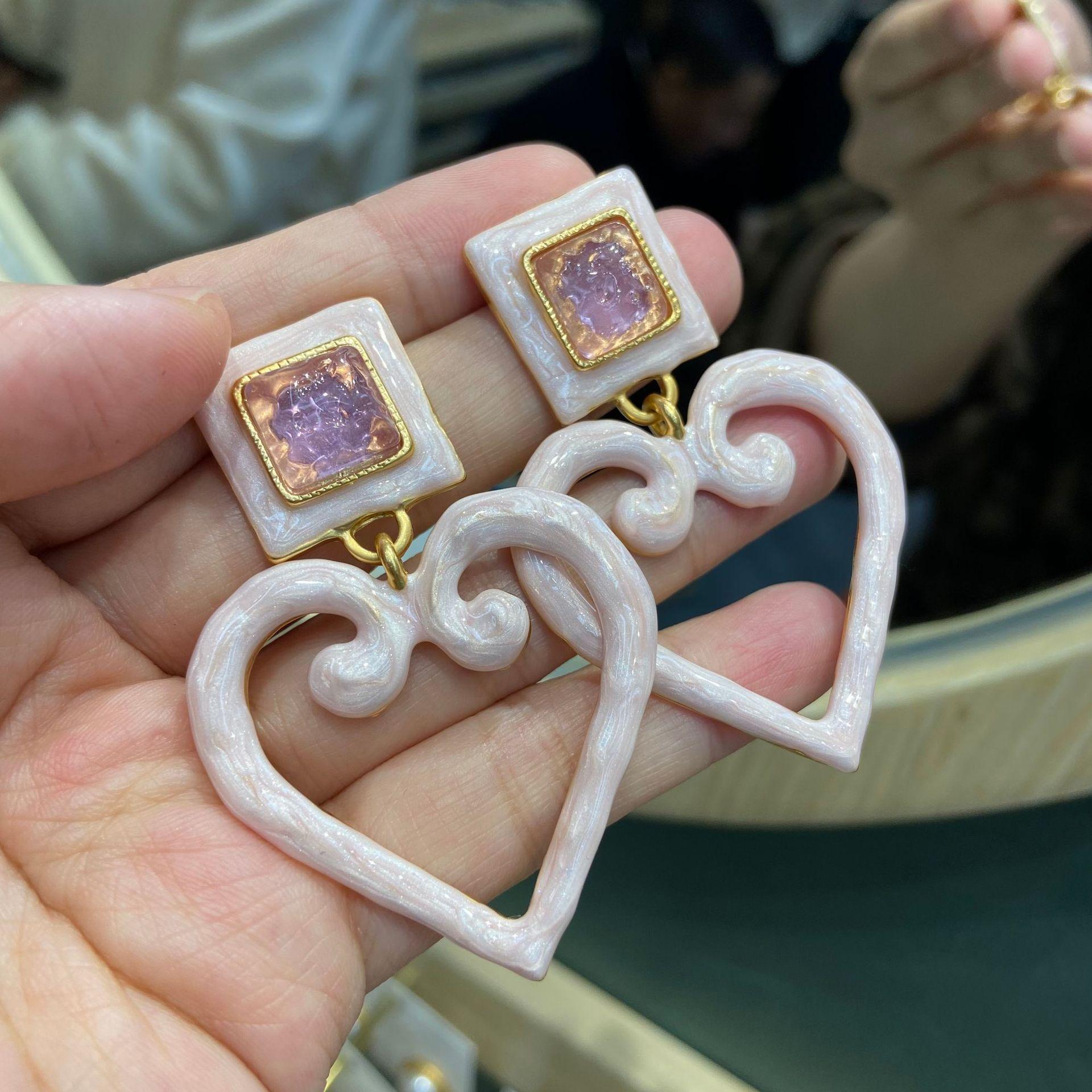 Western Antique Enamel Drop Glaze Pink Love Earrings New Medieval Vintage Retro French Love Earrings