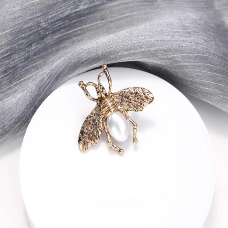Personalized Retro Imitation Pearl Simple Exquisite Little Bee Insect Brooch Women'S Clothing Coat Accessories