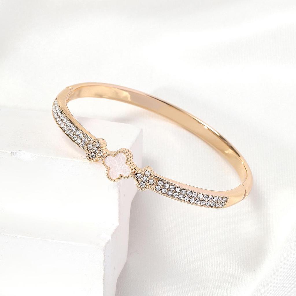 Diamond-Studded Four-Leaf Clover Bracelet - Elegant Women's Fashion Accessory