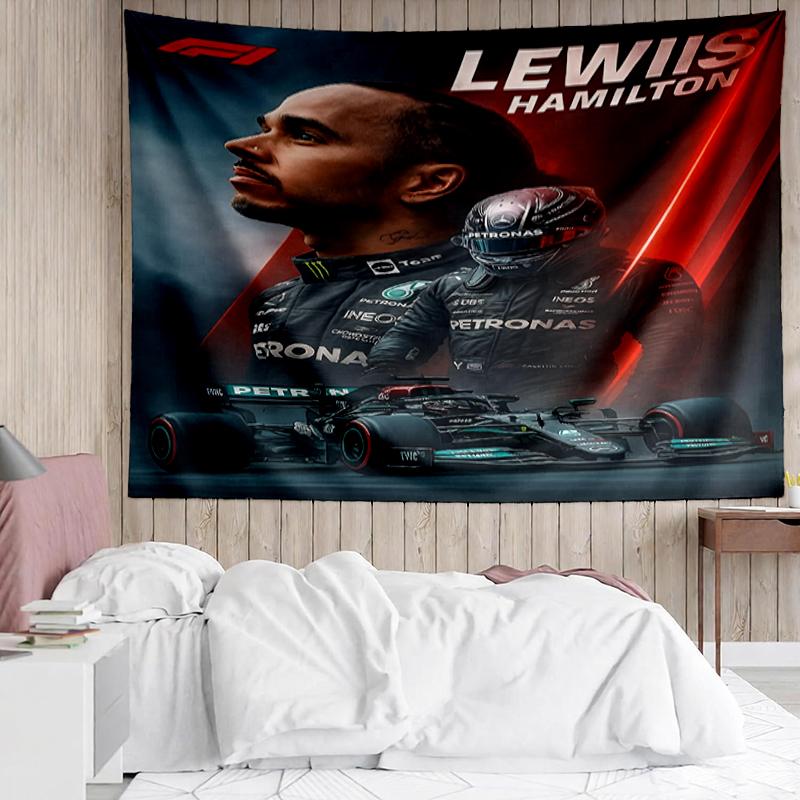Tapestry s potiskem Lewise Hamiltona, Pozadí, Snadné zavěšení, Ideální do ložnice, kanceláře a obývacího pokoje, s estetickou nástěnnou dekorací.