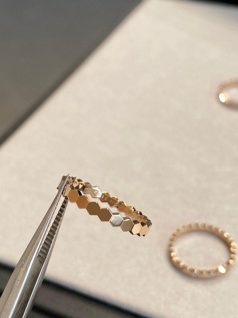 Shangjia Starry Sky 18k Rose Gold Honeycomb Ring – Niche Design, High-End Feel