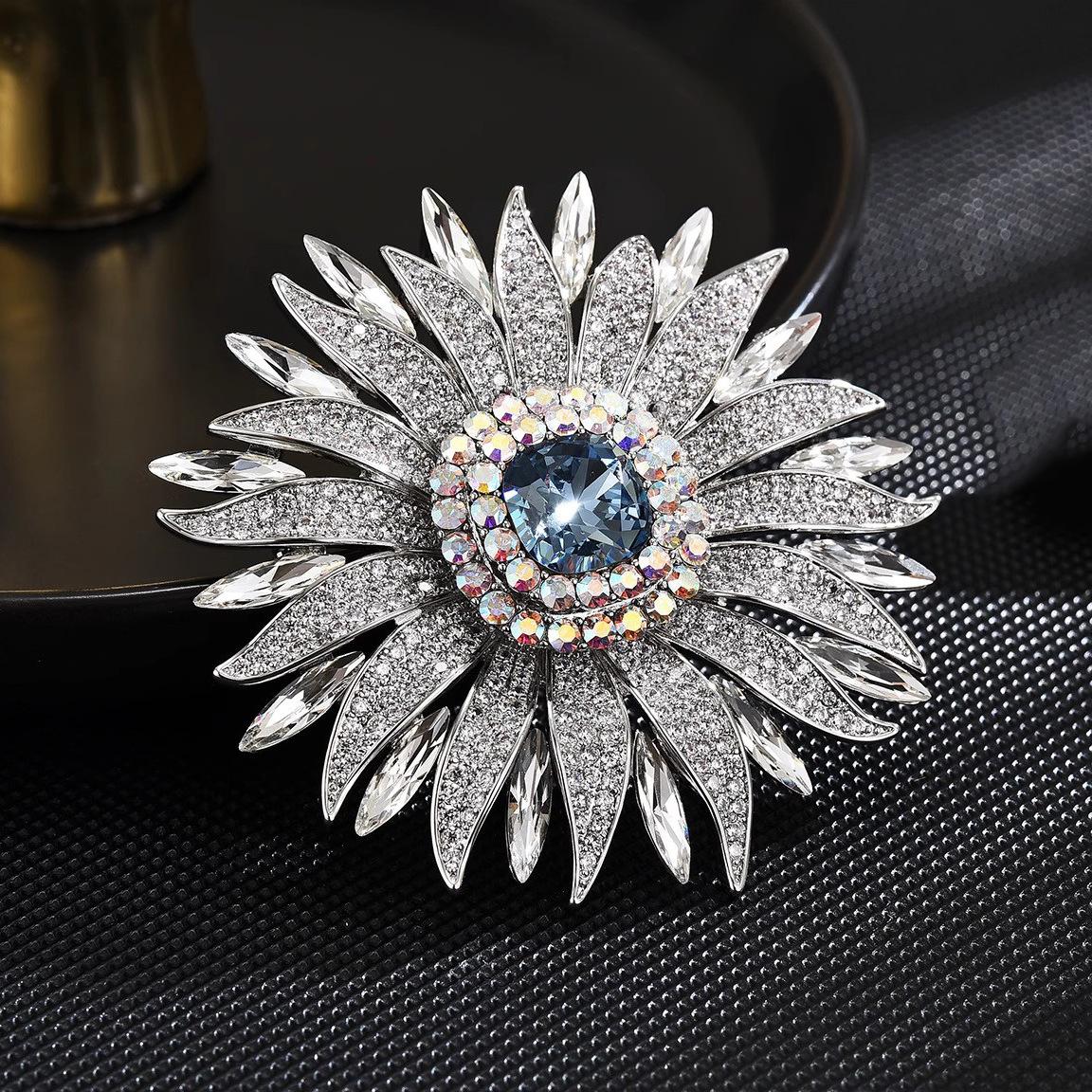 Blue color flower brooch, high-end European and American crystal sunflower pin, light luxury high-end brooch with jewelry