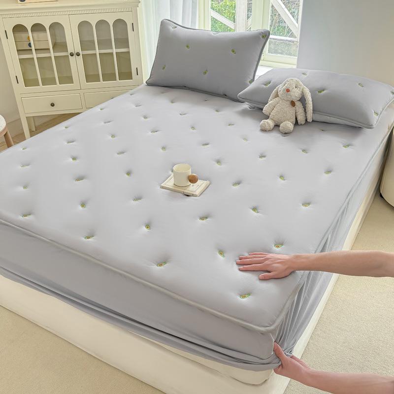 Embroidered Quilted Soybean Cotton Dustproof Non-Slip Fitted Sheet – Skin-Friendly & Soft Bed Cover 48x74cm 2 Pillowcases