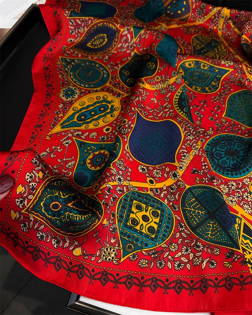 Luxuriöser Vintage-Druck Quadratischer Schal Hijabs Halstuch Stilvoller Damen Multifunktionales Bandana Nackenschutz Simulierter Seidenschal