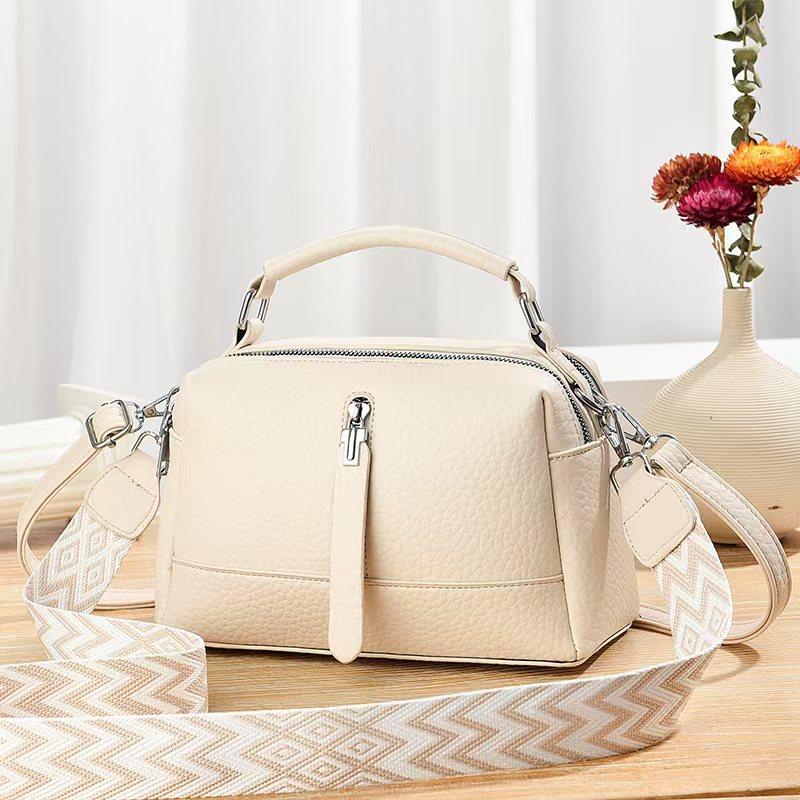 New trendy versatile small square bag messenger bag mini handbag simple and fashionable shoulder bag