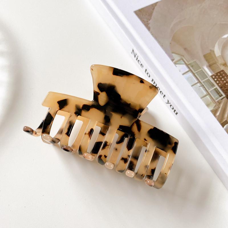 Chic Acetate Hair Claw Clip In Beautiful Colors For Trendy Hairstyling And Bathing